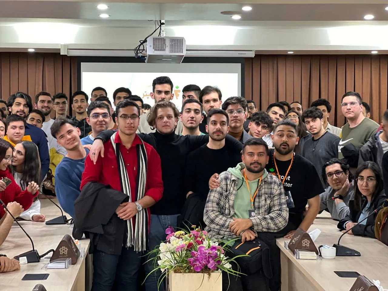 به‌جای سکوت، دور هم جمع شدیم